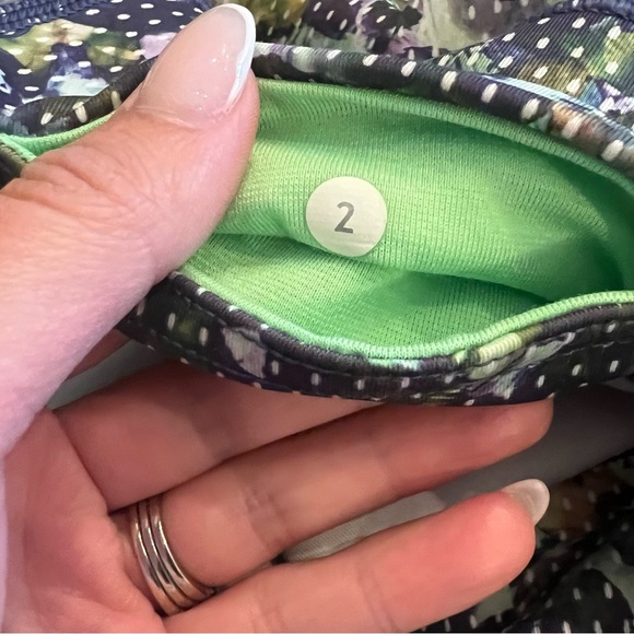 LULULEMON Wunder Under Luxtreme Floral Sport Leggings Size 2 EUC 29” - Picture 9 of 9